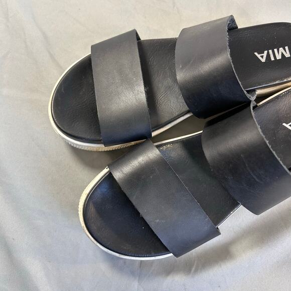 MIA Women's Black Leather two strap slip on sandals size 8 - Picture 3 of 8